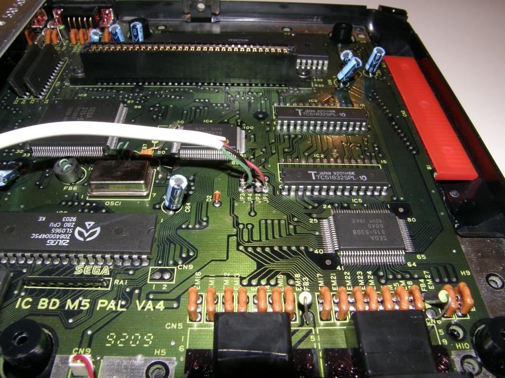 megadrive:regionmod:soldered_wires_1.jpg